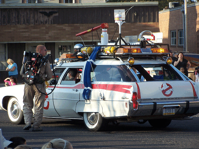 Parade10-10.gif
